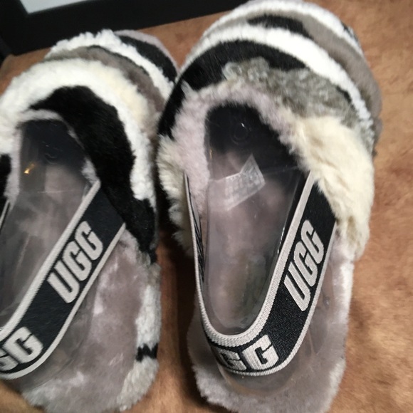 UGG NIB AUTHENTIC FLUFF YEAH BLACK & GRAY SLIPPERS - Picture 9 of 15
